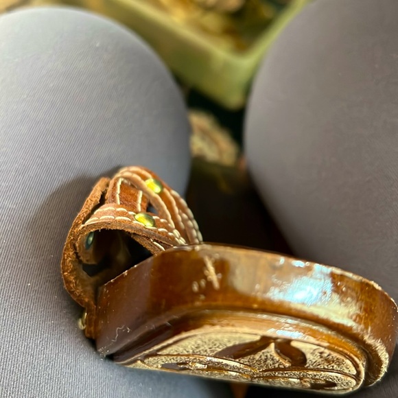 Heels😃Charles David Italy7.5BrownLeatherUnique designCable&StitchingVGCondition - Picture 8 of 8